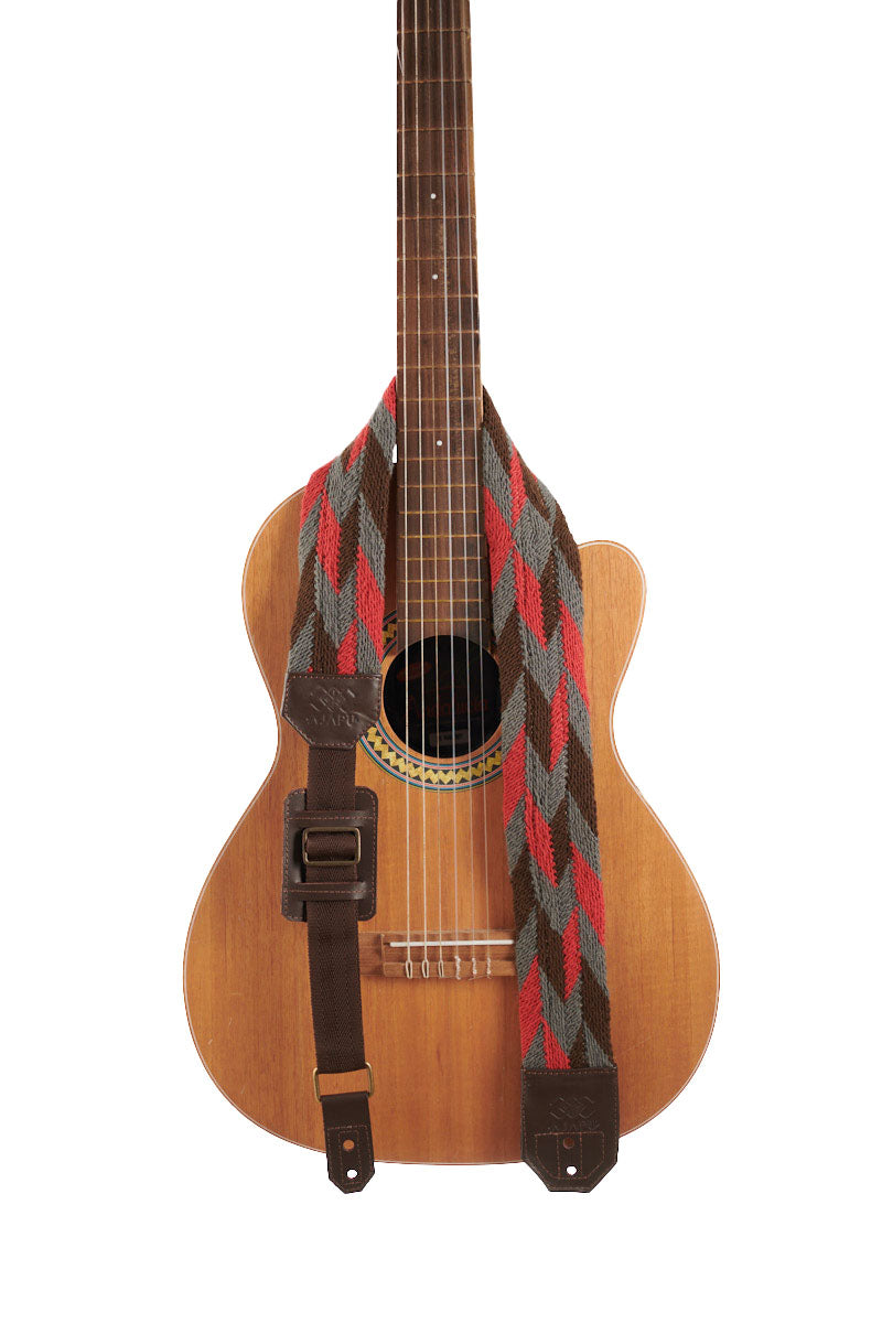 Correa Guitarra Wayuu Macramé Café Fucsia Cuero Café – Ajapü