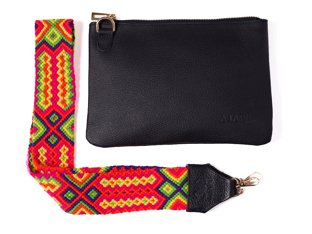 Bolso cuero Negro con correa tradicional tejido Wayuu Verde Amarillo Fucsia