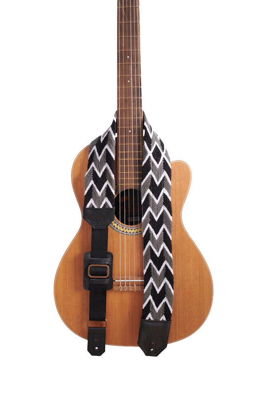 Correa Guitarra Wayuu Asonushü Negro Gris Cuero Negro