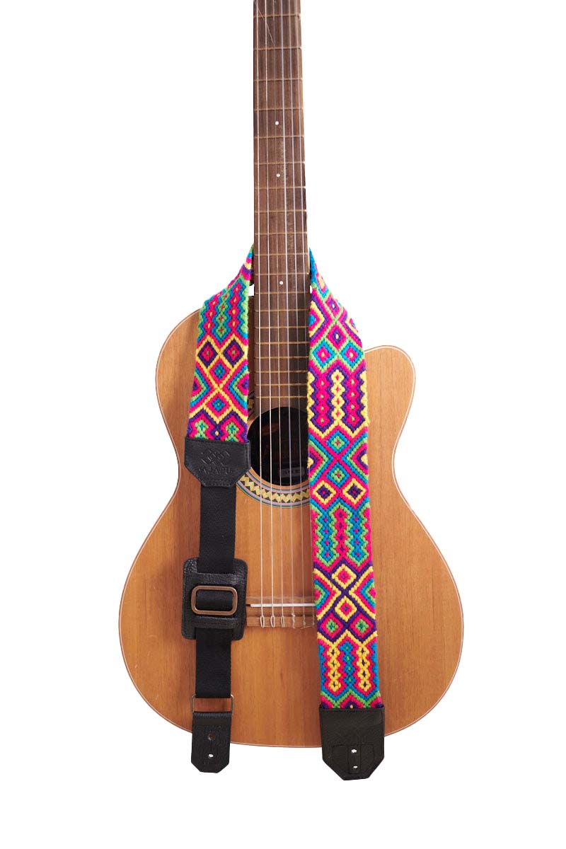Correa Guitarra Wayuu Macramé  Fucsia Morado Cuero Negro