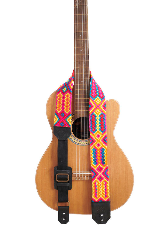 Correa Guitarra Wayuu Macramé  Fucsia Naranja Cuero Negro