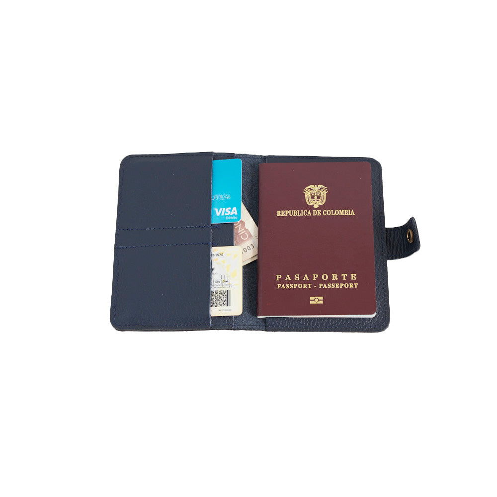 Porta pasaporte en cuero azul tejido Wayuu Asonushü naranja, verde y azul