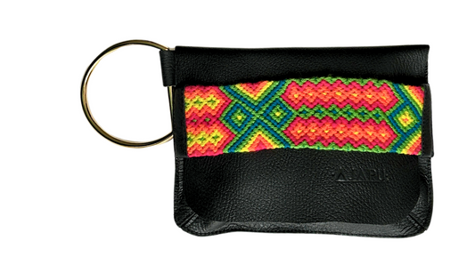 Bolso Mano Negro con tejido Wayuu Macramé Naranja Amarillo Verde