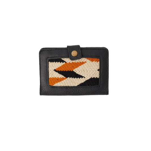 Porta pasaporte en cuero negro tejido Wayuu Asonushü negro, crema y naranja